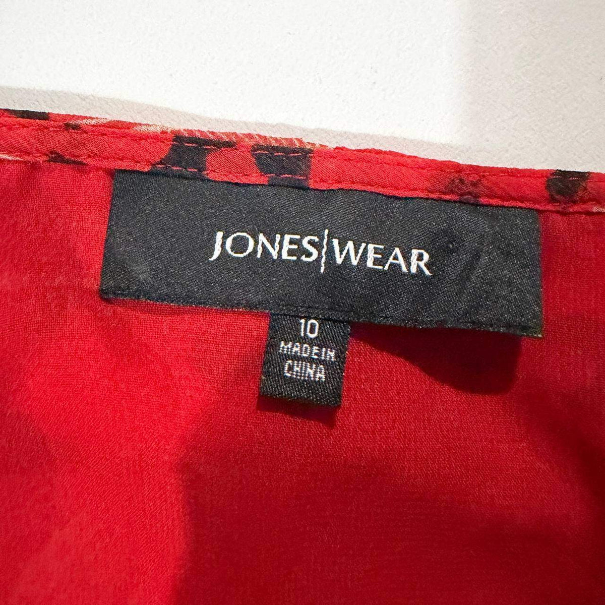 jones wear size 10 leopard print red top vintage 2000s y2k