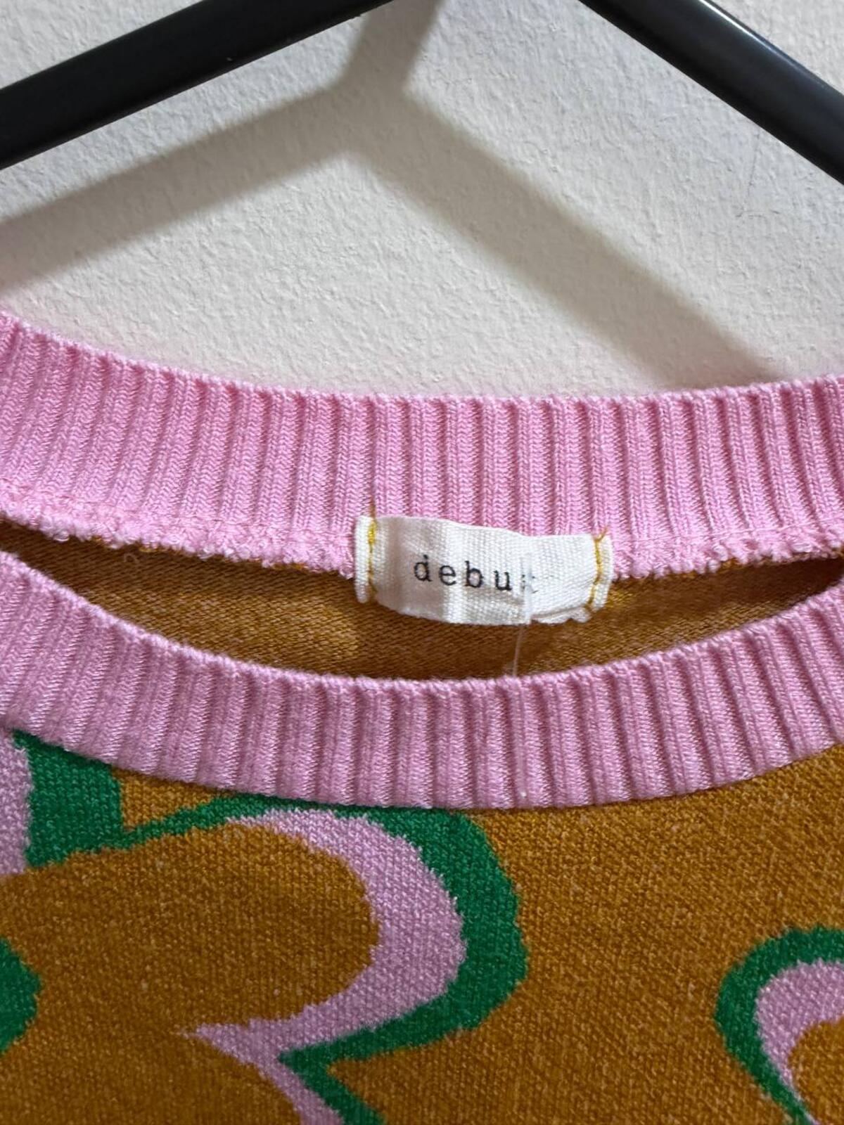 debut vintage xs floral fun cropped jumper